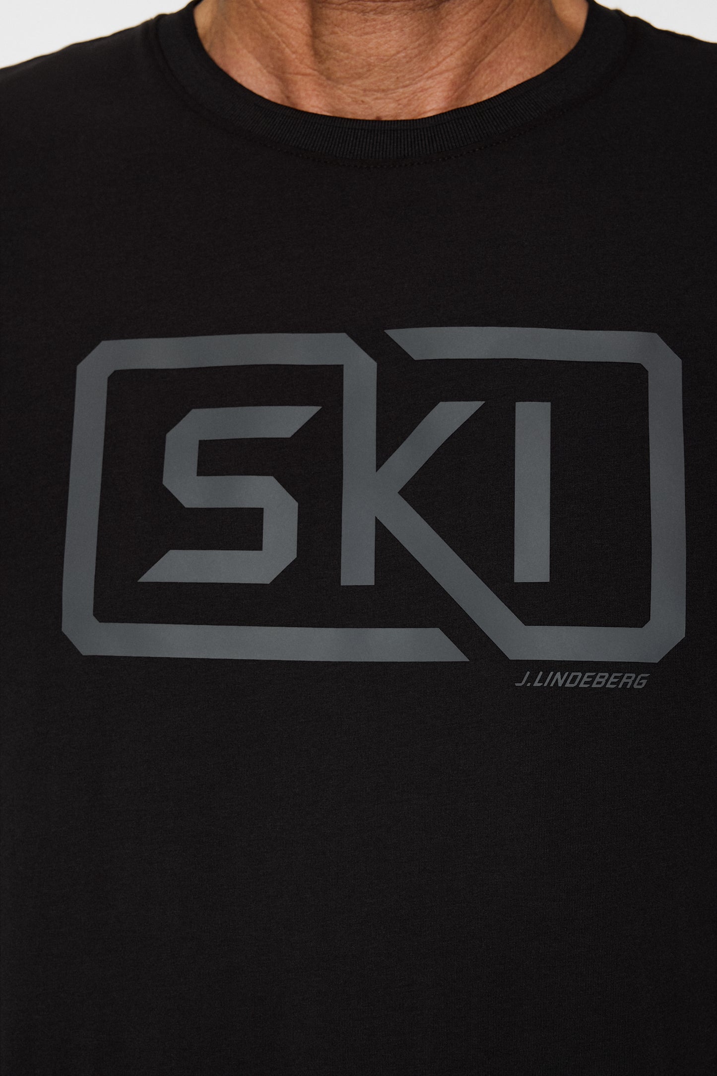 Jayden T-shirt in Black by J.Lindeberg