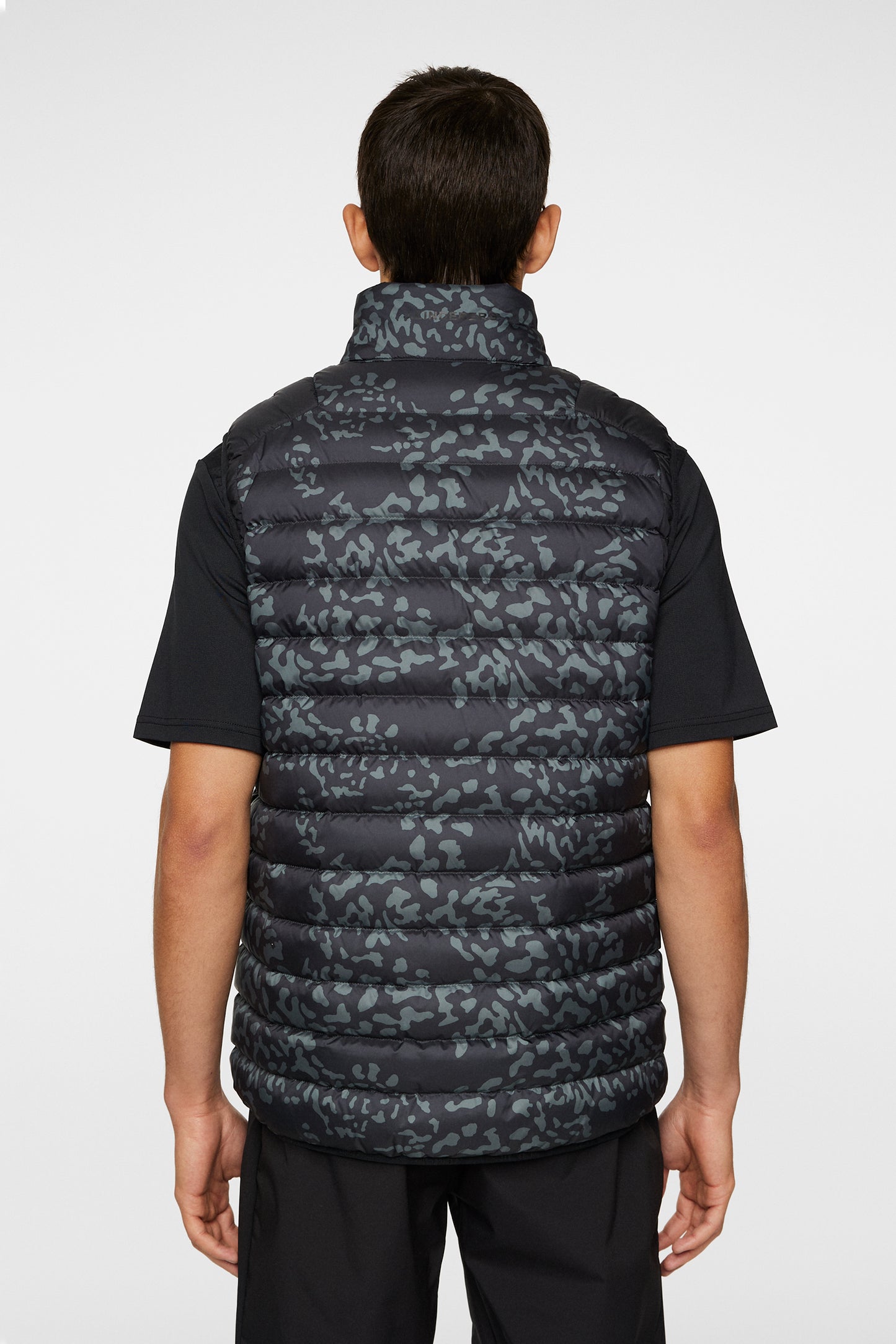 Oden Light Down Vest Print in Snake Rock Asphalt M by J.Lindeberg