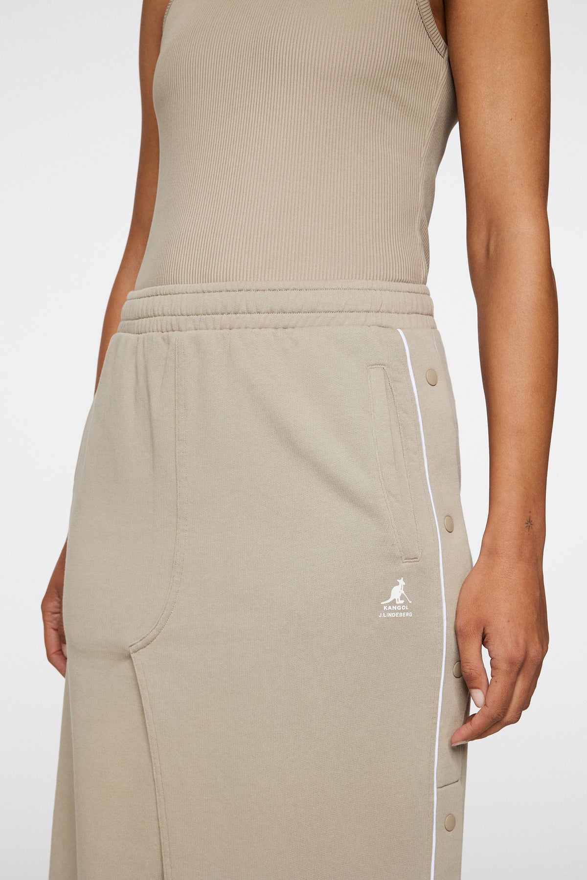 Lisa Sweat Skirt in Vintage Khaki by J.Lindeberg