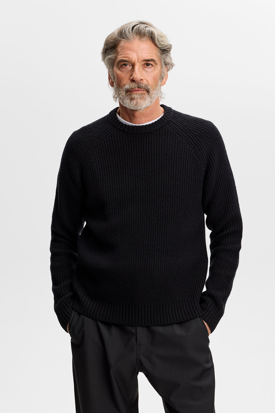 Hallow Knitted Crew Neck / Black