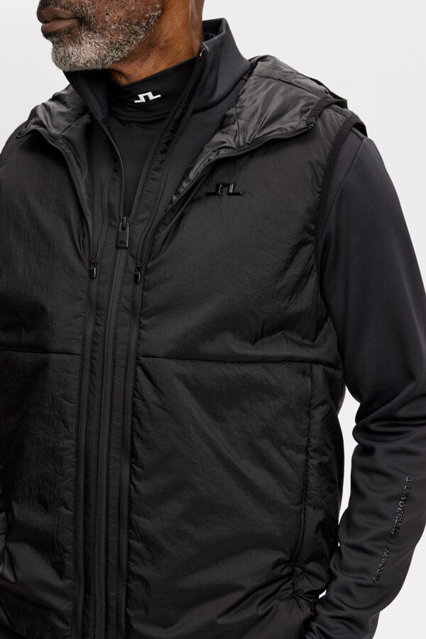Close-up of the black M Solarcore 3 in 1 Jacket, featuring the front zipper and chest Bridge logo.