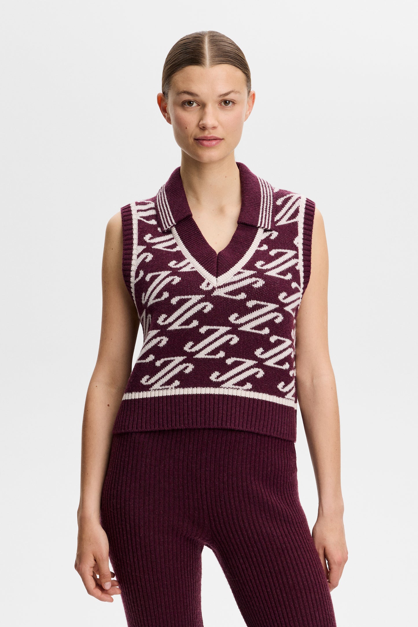 Phoebe Jacquard Knit Vest in Cardi Jacquard - Winetasting by J.Lindeberg