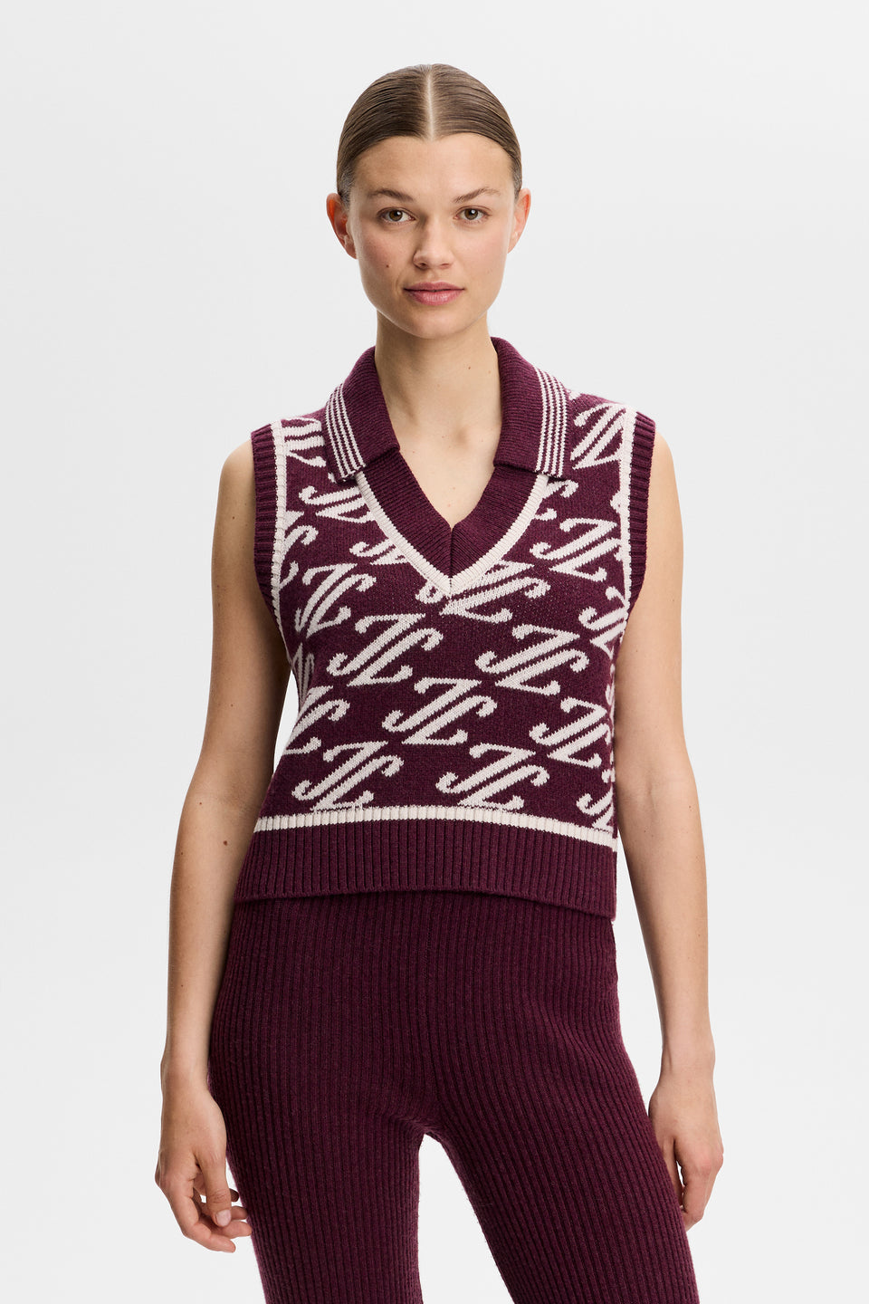 Phoebe Jacquard Knit Vest / Cardi Jacquard - Winetasting