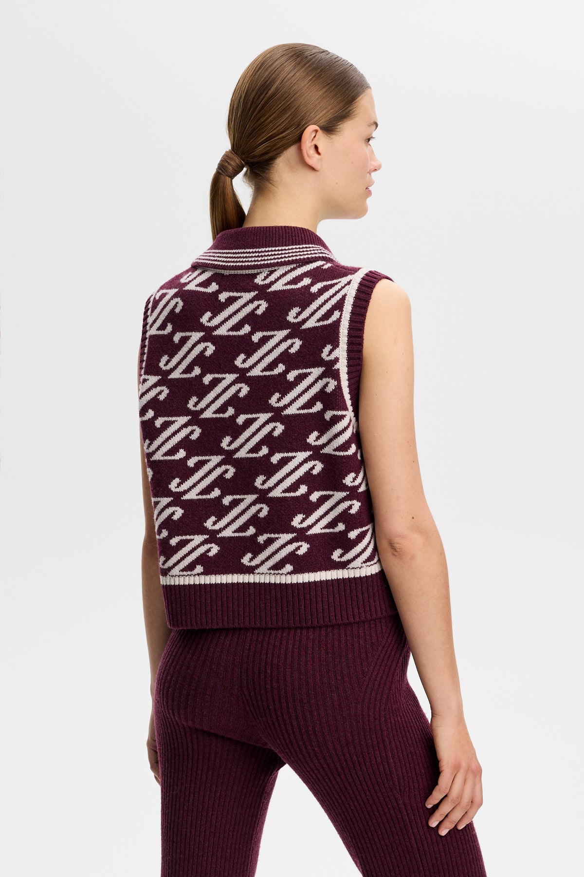 Phoebe Jacquard Knit Vest in Cardi Jacquard - Winetasting by J.Lindeberg
