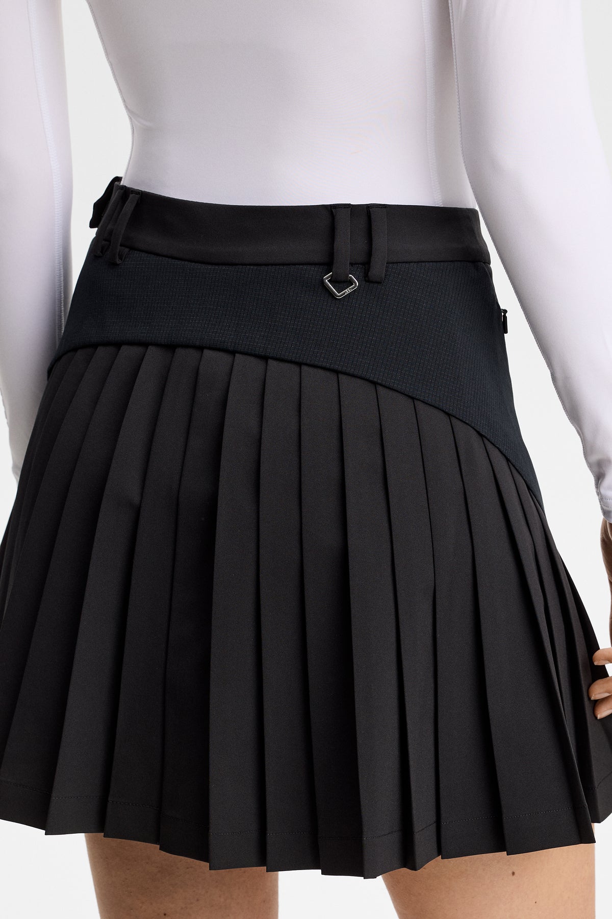 Hana Skirt in Black by J.Lindeberg