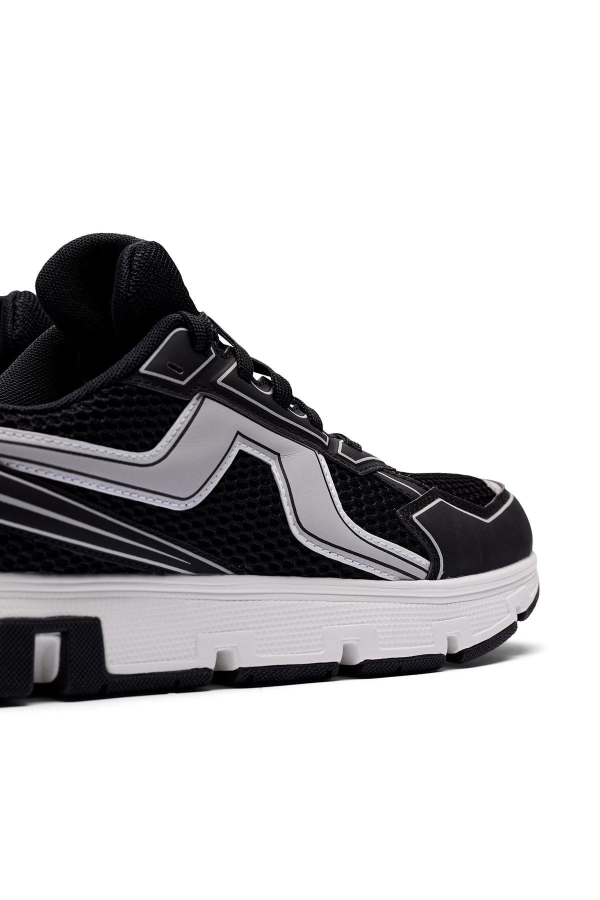 Vent 500 Sport Sneaker W in Black by J.Lindeberg