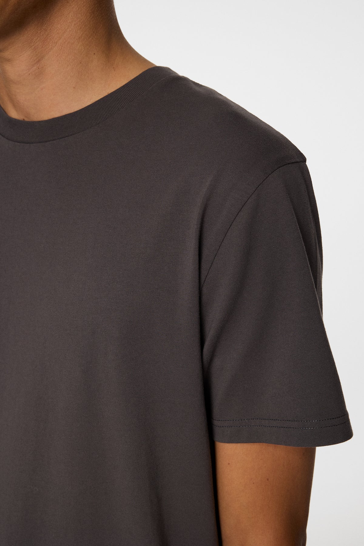 Sid Basic T-Shirt in Asphalt by J.Lindeberg
