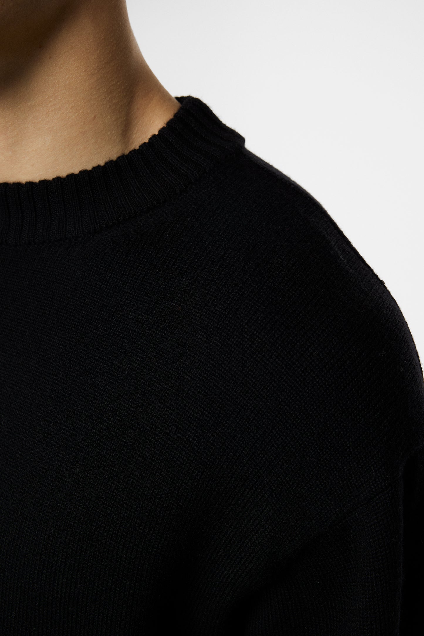 Kino Merino Crew in Black by J.Lindeberg