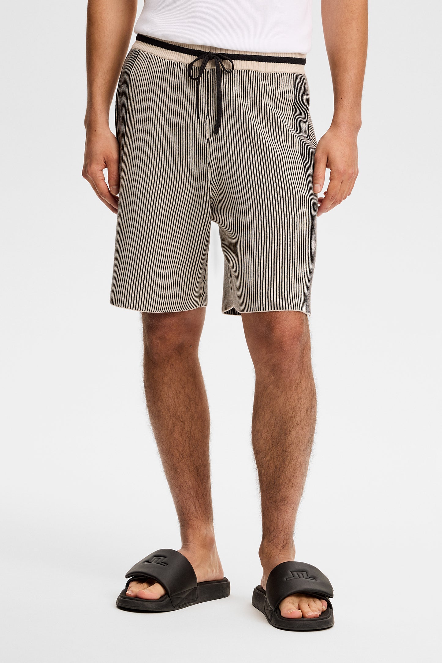 Simon Knitted Shorts in Moonbeam by J.Lindeberg