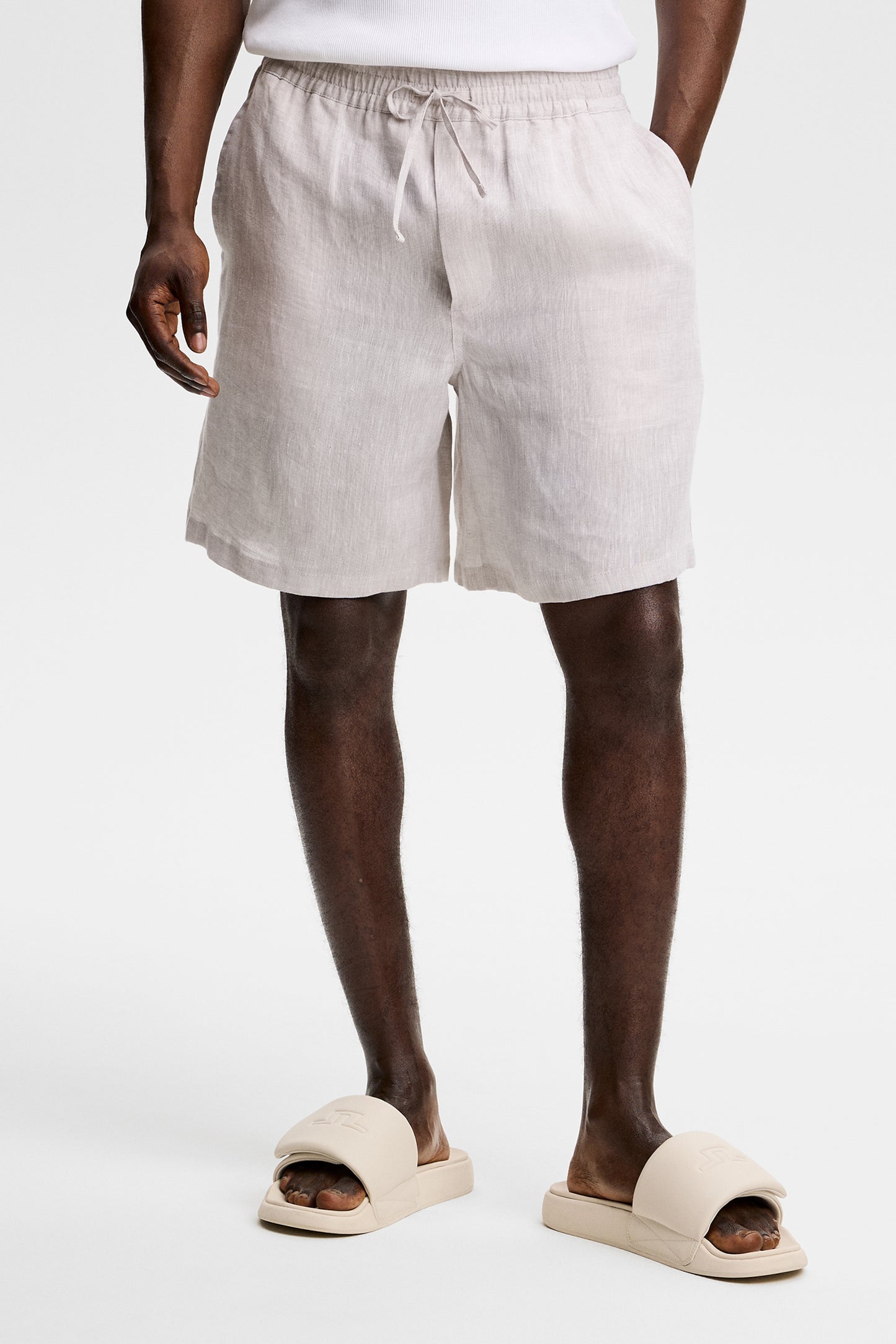 Joff Linen Shorts in Moonbeam by J.Lindeberg
