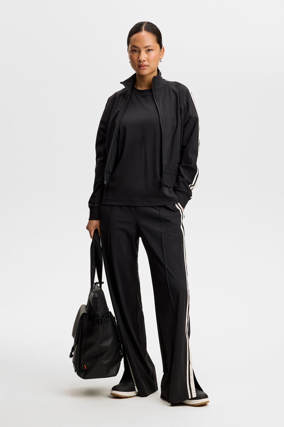 Valentina T-Shirt in Black by J.Lindeberg