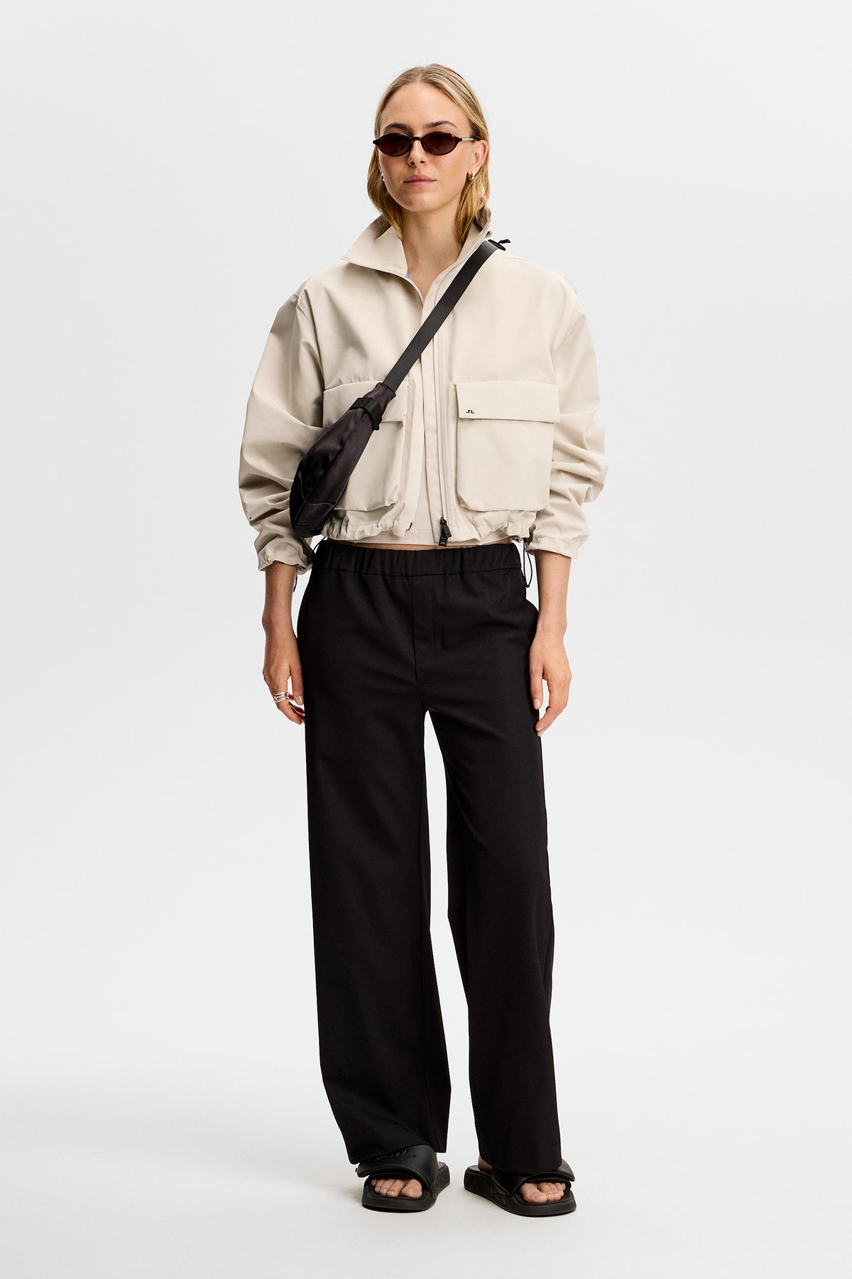 Anja Pant in Black by J.Lindeberg