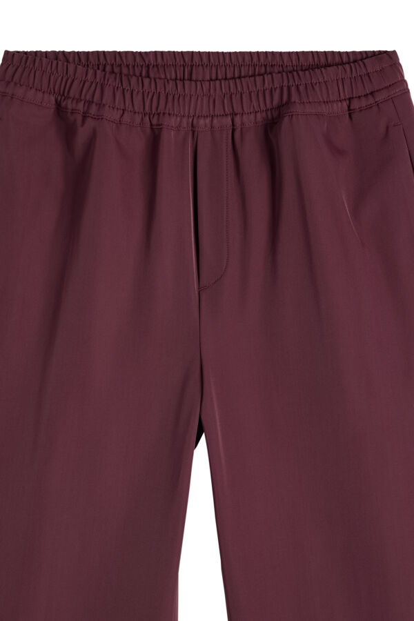 Close-up of the elastic waistband and front fly detail on the Anja Pant in Winetasting.