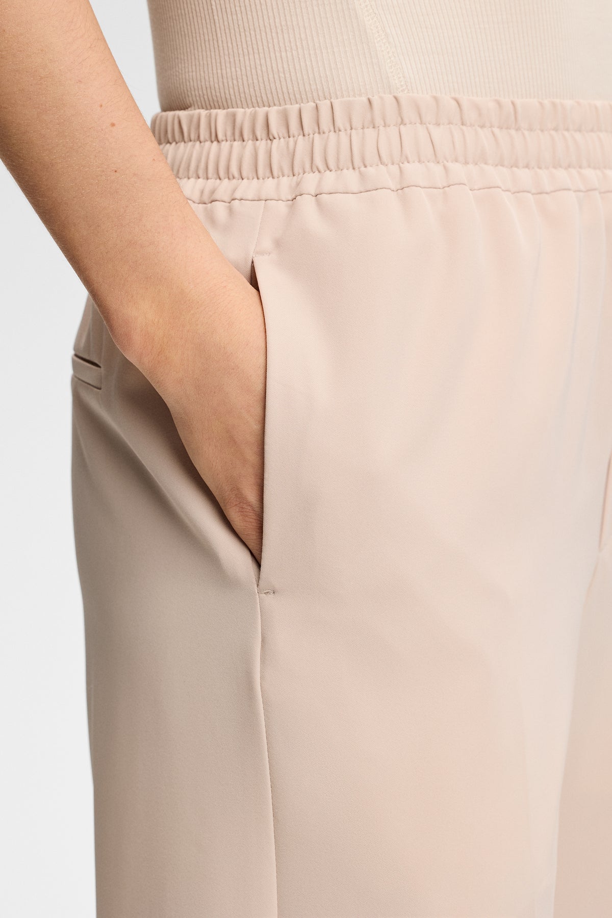 Anja Pant in Moonbeam by J.Lindeberg