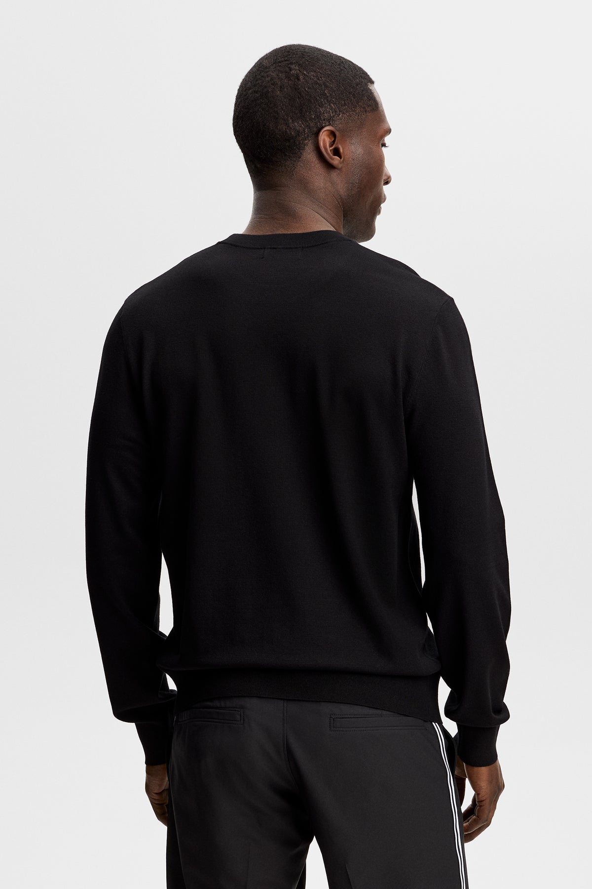 Henry Knitted Sweater in Black by J.Lindeberg