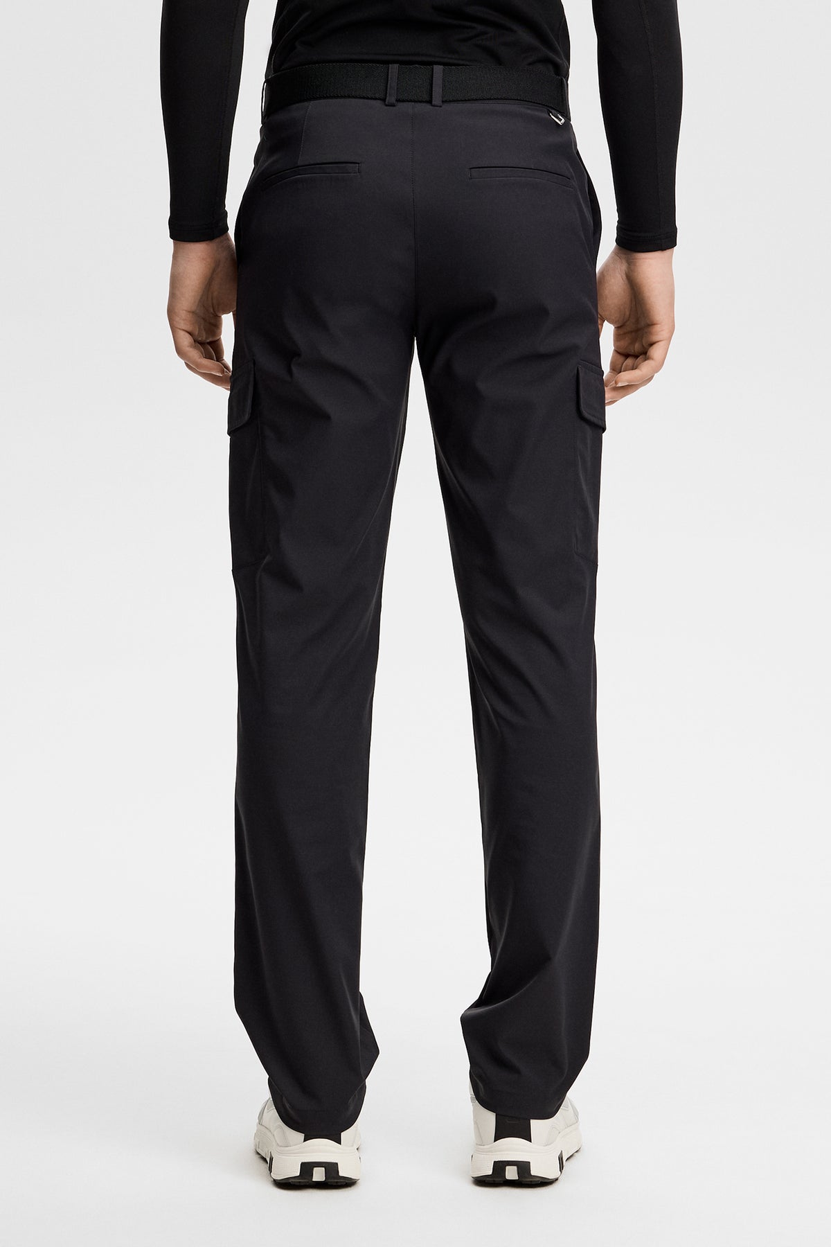 Logan Cargo pant in Black by J.Lindeberg