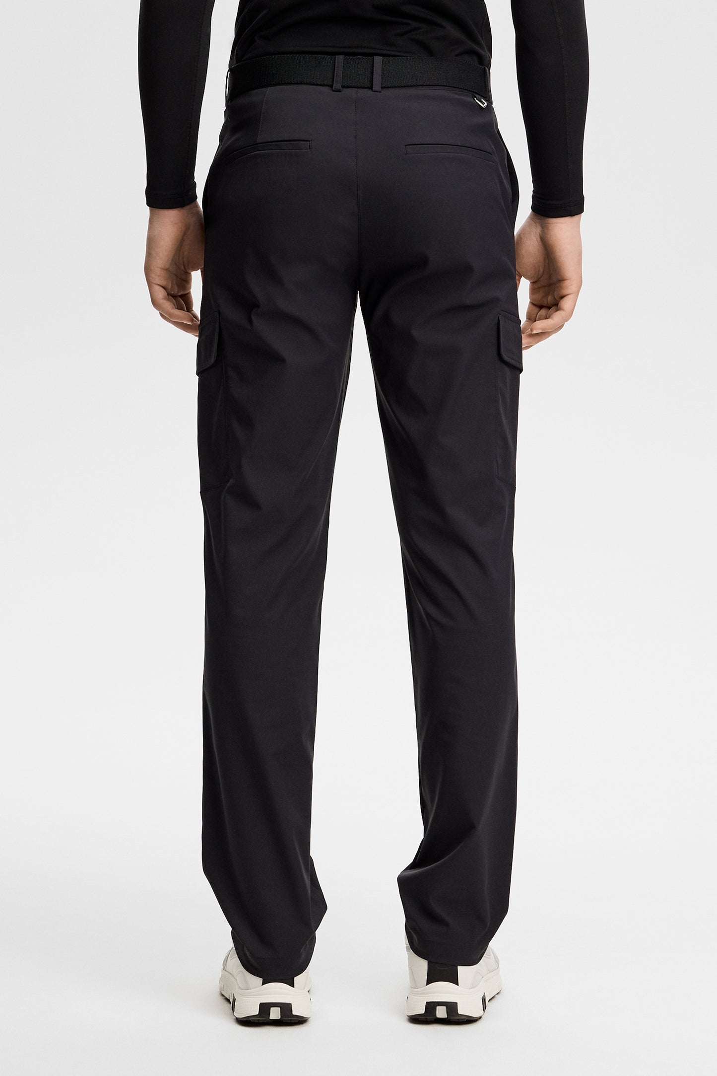 Logan Cargo pant in Black by J.Lindeberg