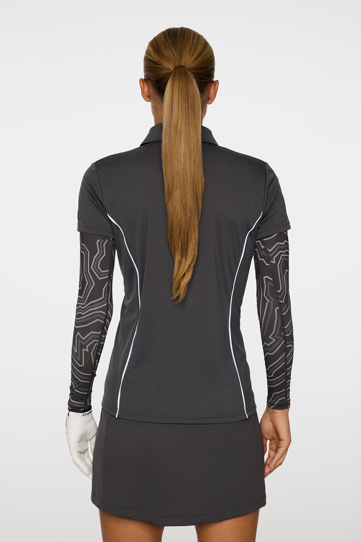 Leyla Polo in Asphalt by J.Lindeberg