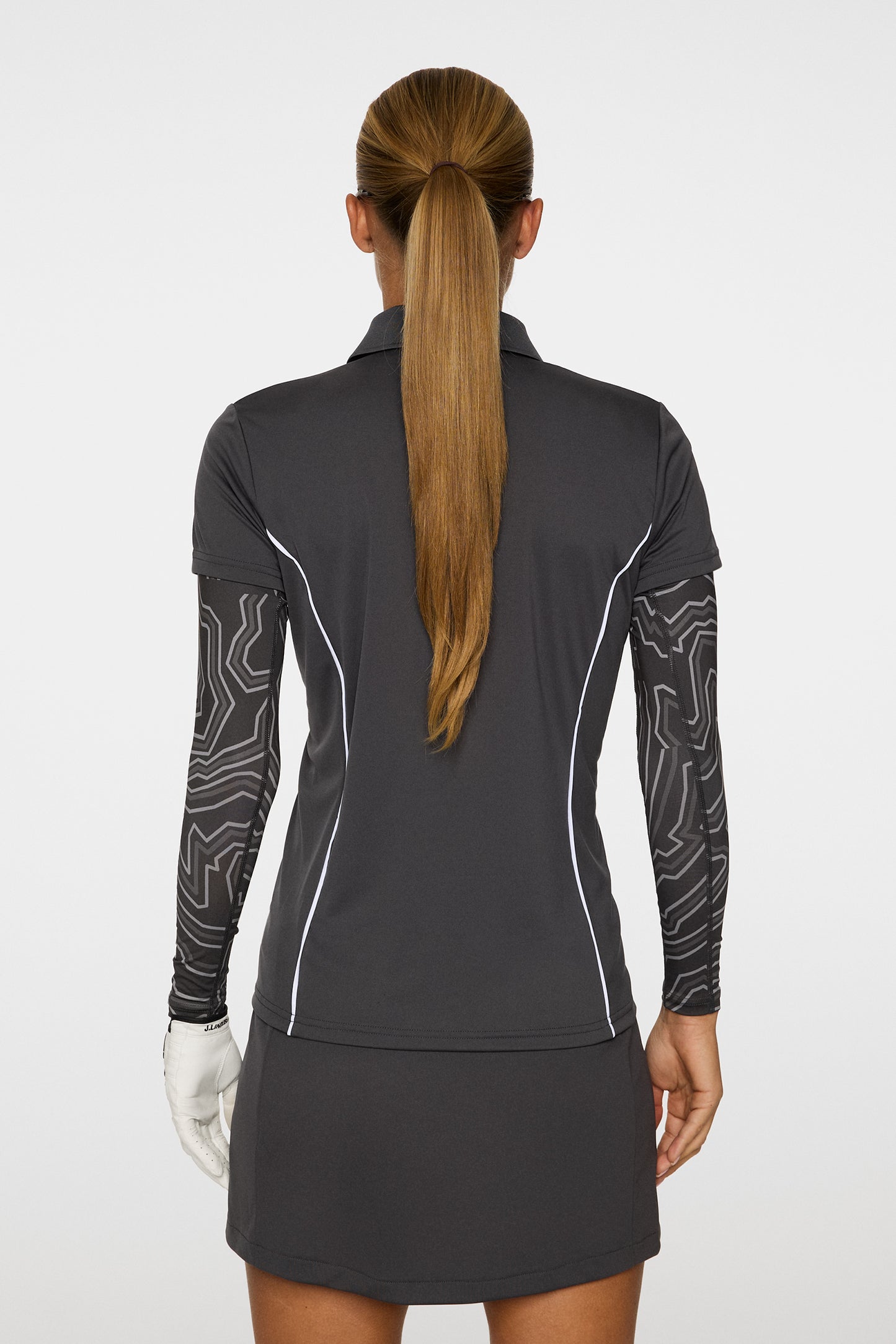 Leyla Polo in Asphalt by J.Lindeberg