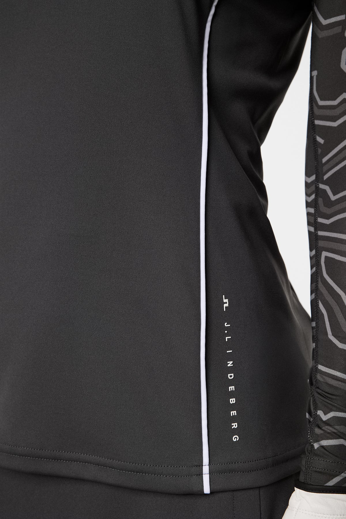 Leyla Polo in Asphalt by J.Lindeberg