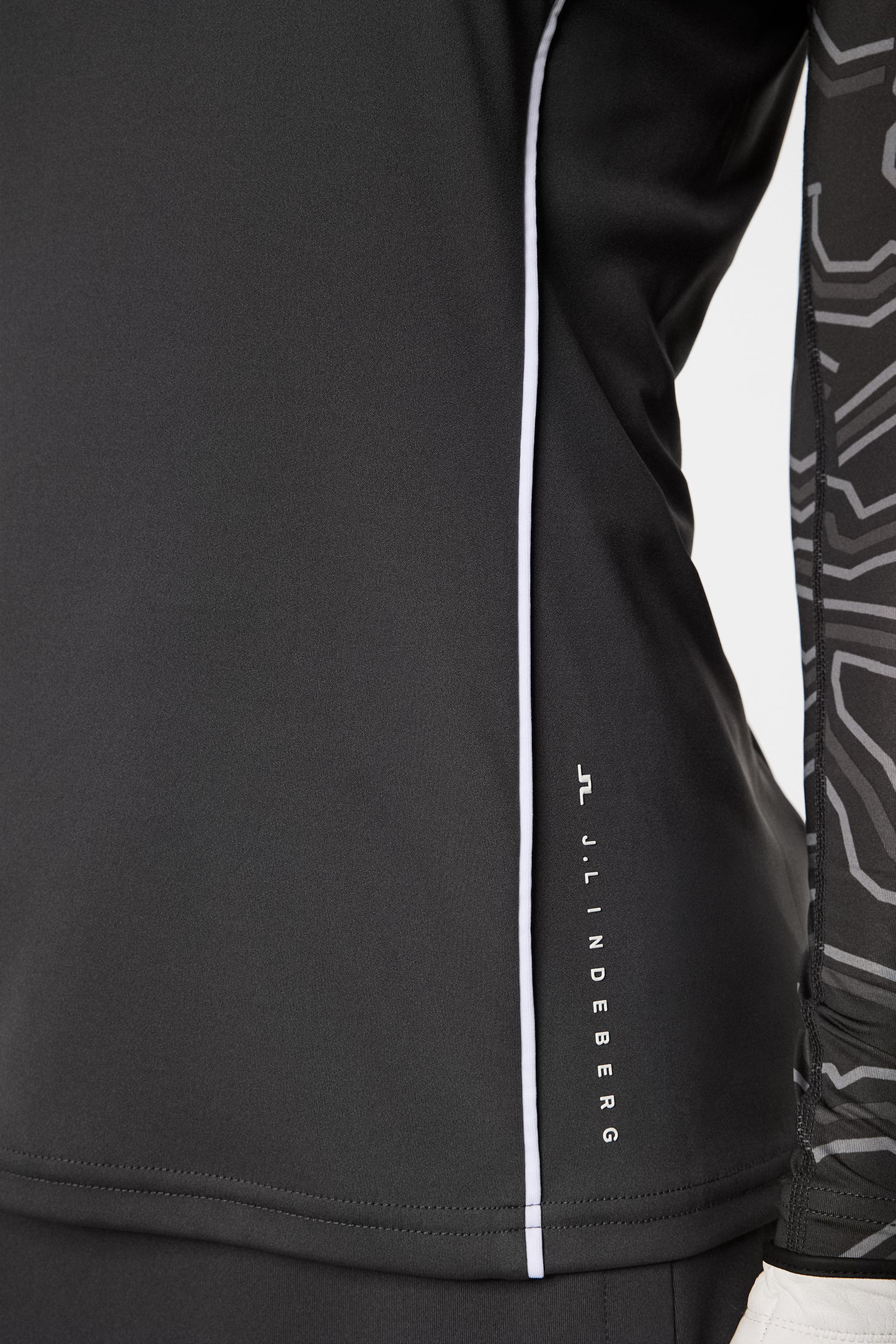 Leyla Polo in Asphalt by J.Lindeberg