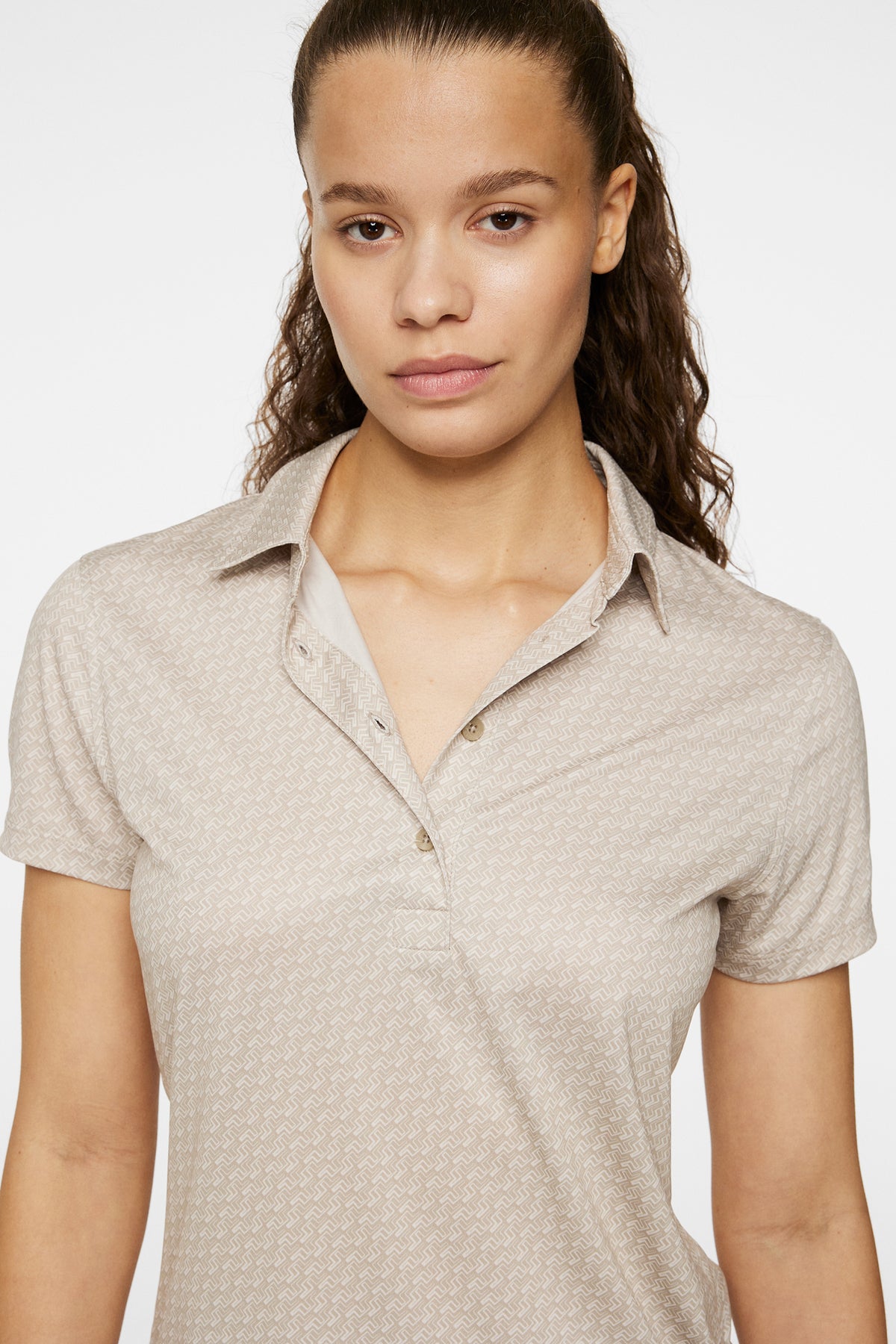 Caitlyn Polo in Shadow Bridge Khaki S by J.Lindeberg