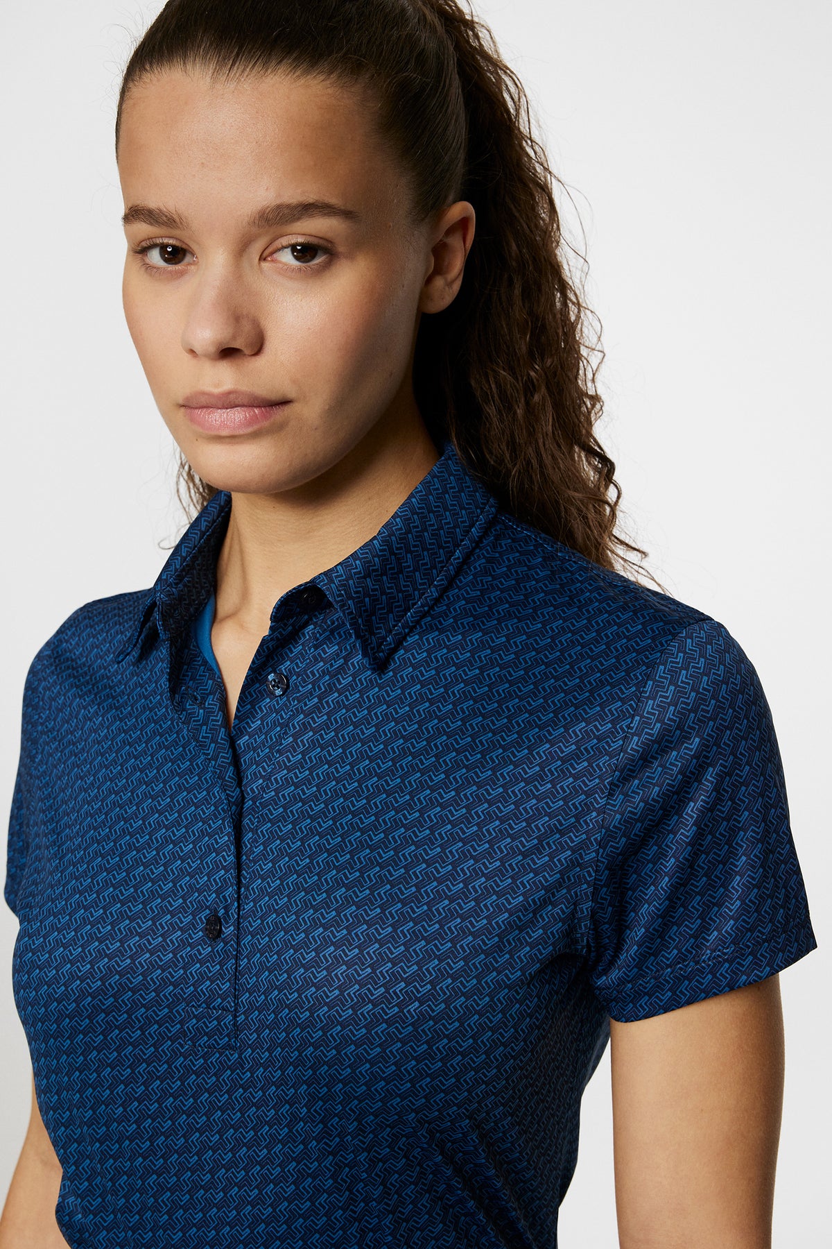 Caitlyn Polo in Shadow Bridge Navy S by J.Lindeberg