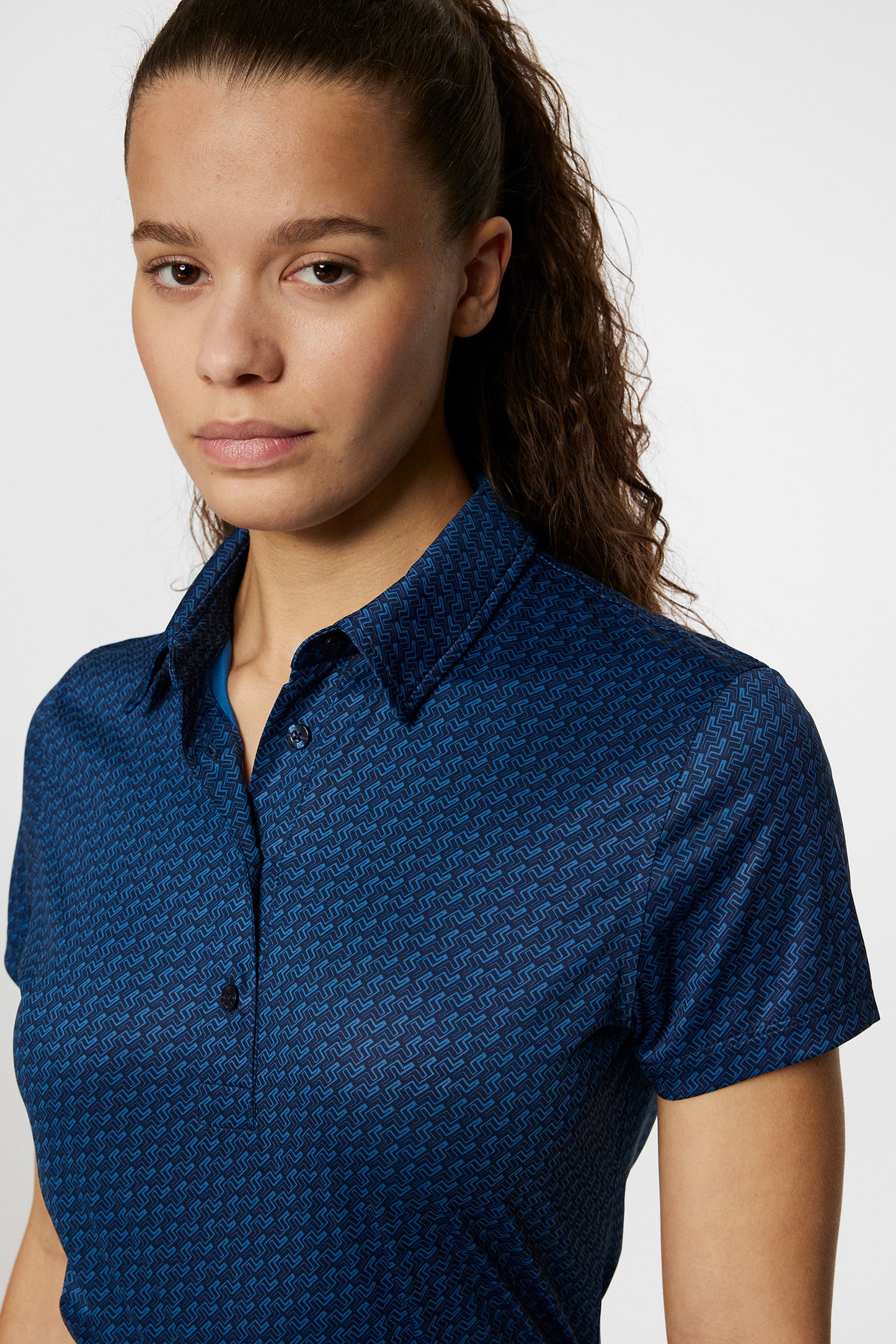 Caitlyn Polo in Shadow Bridge Navy S by J.Lindeberg