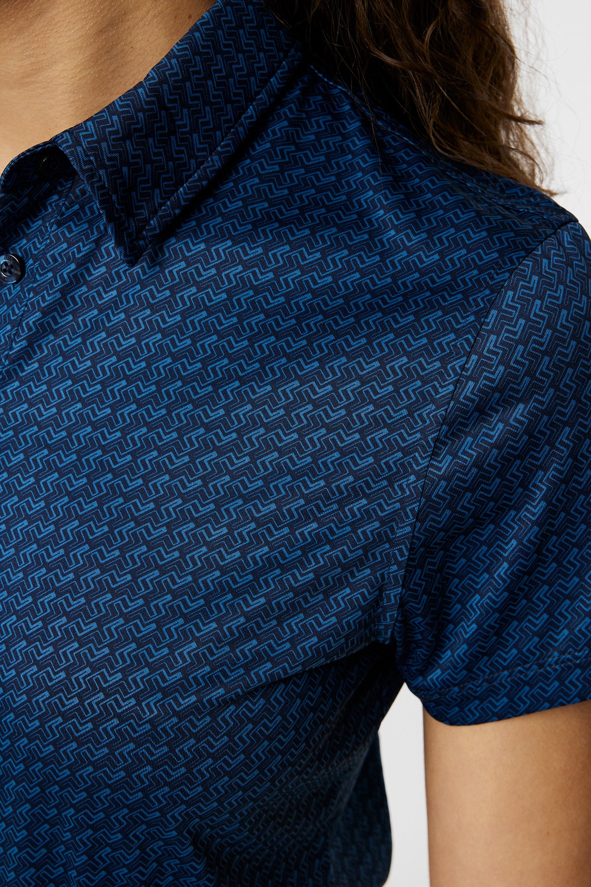 Caitlyn Polo in Shadow Bridge Navy S by J.Lindeberg