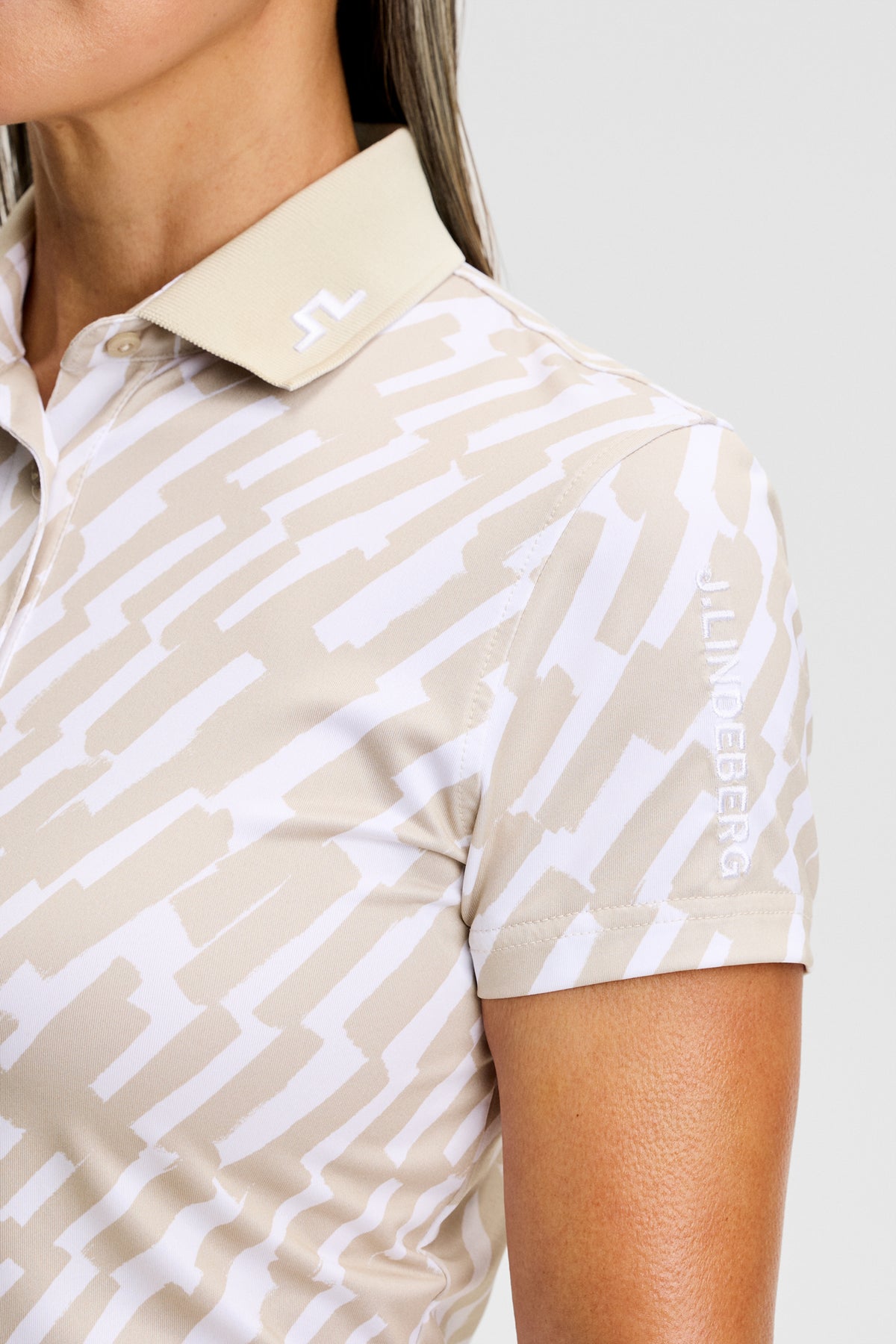 Tour Tech Print Polo in Oak Island Fossil M by J.Lindeberg