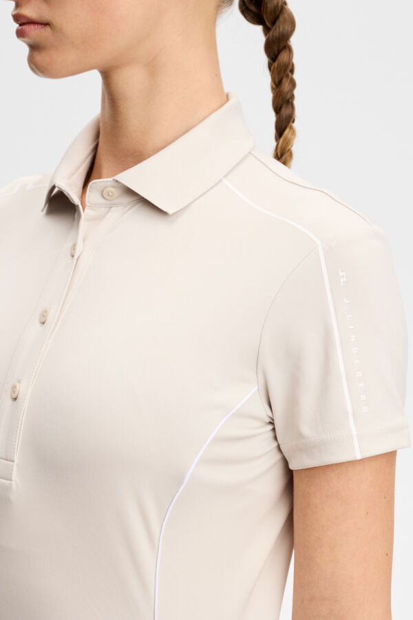 Leyla Polo / Moonbeam