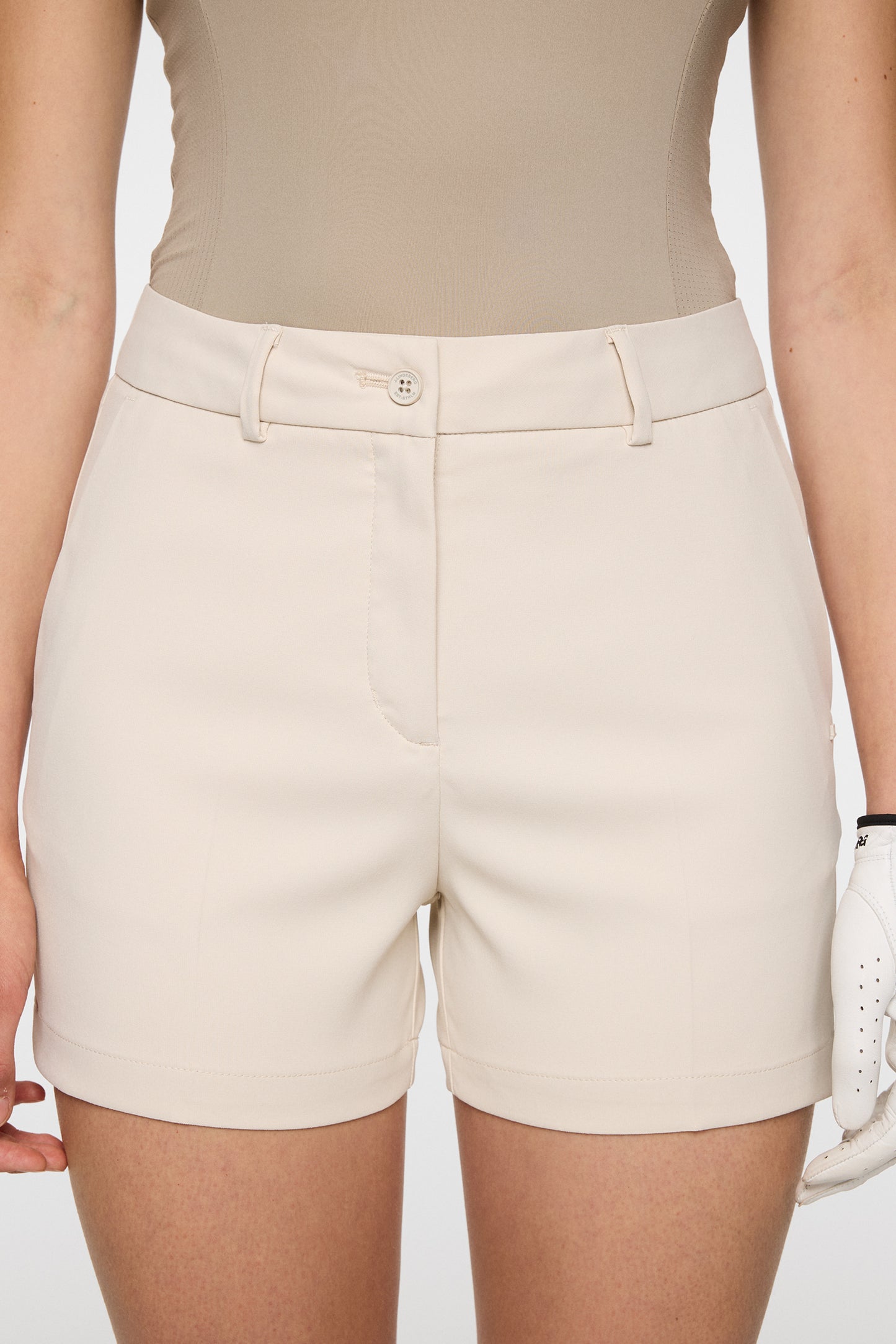 Gwen Shorts in Moonbeam by J.Lindeberg