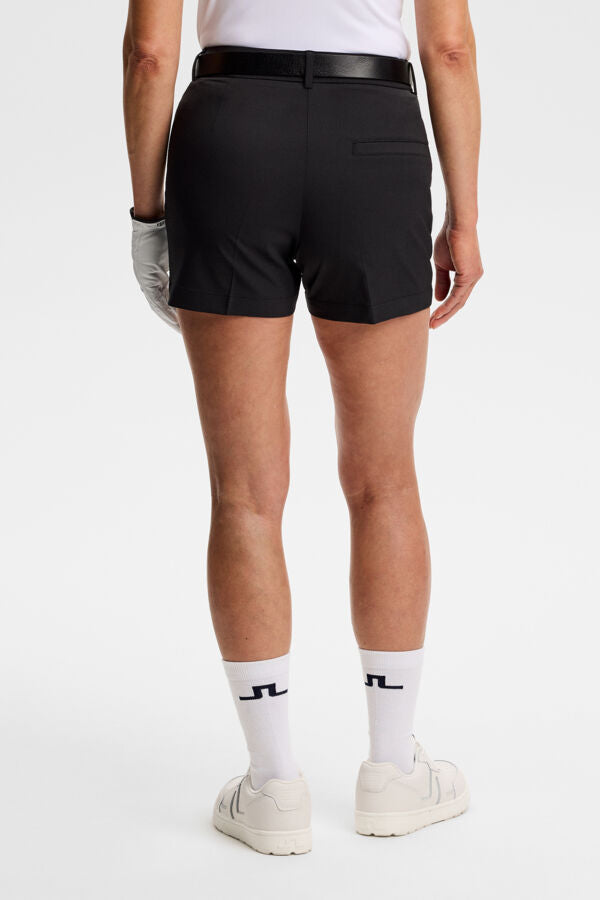 Gwen Shorts | Women's Golf | J.LINDEBERG®