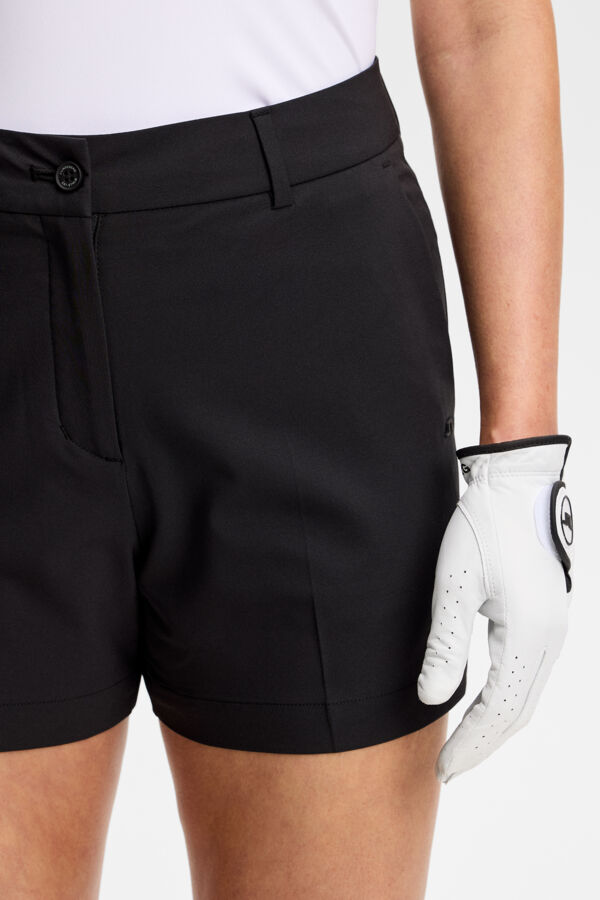 Gwen Shorts | Women's Golf | J.LINDEBERG®