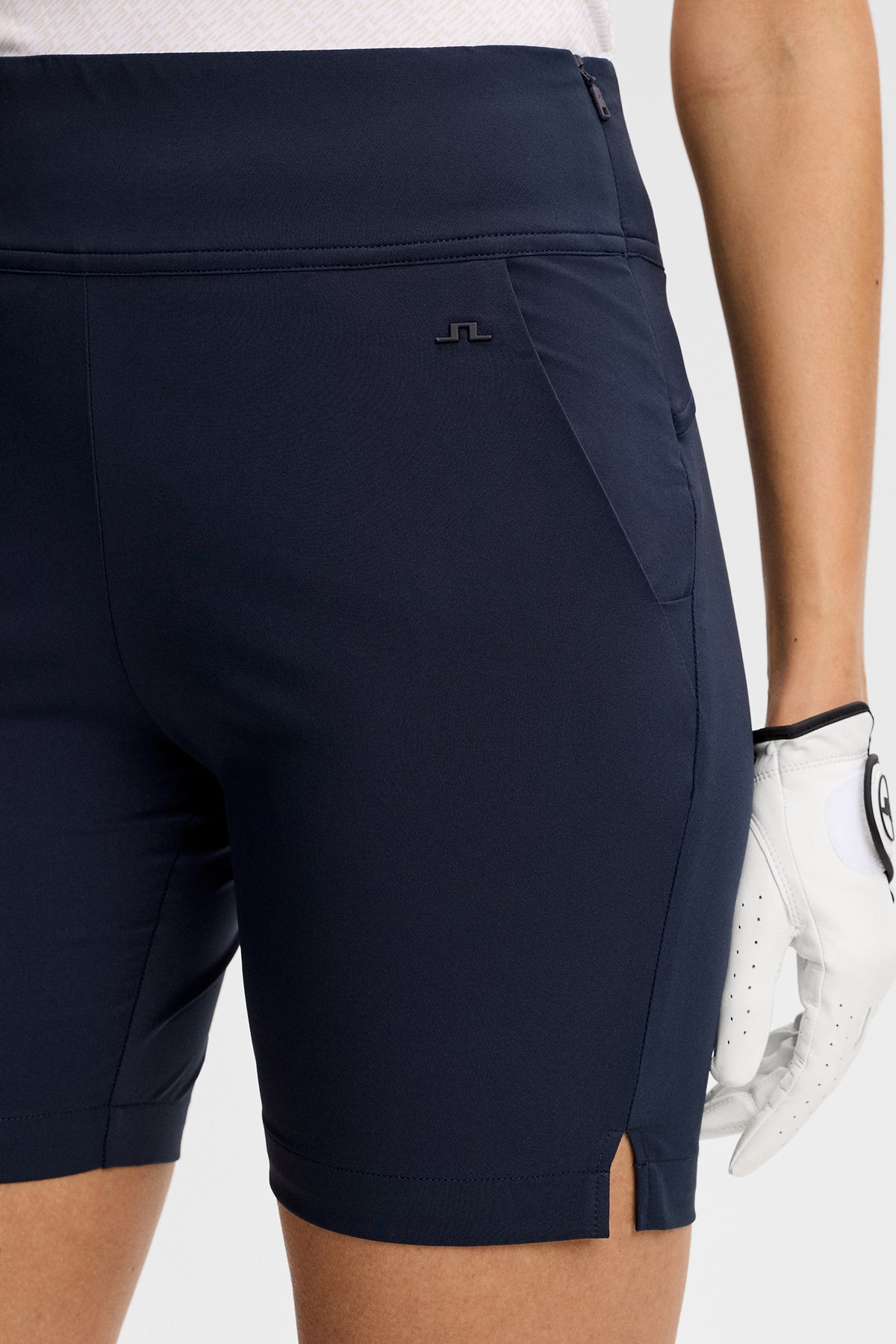 Levi shorts in JL Navy by J.Lindeberg