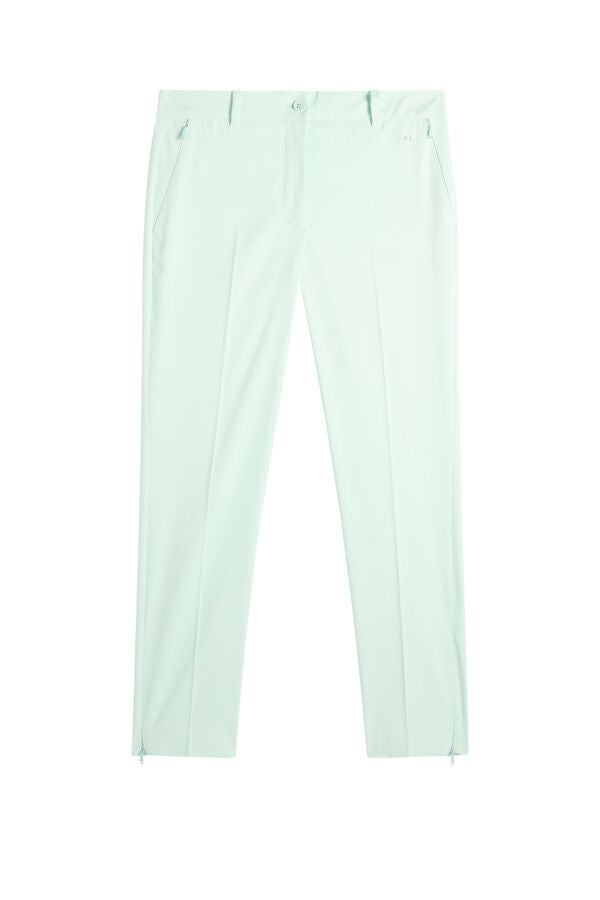 Pia Pant / Bay