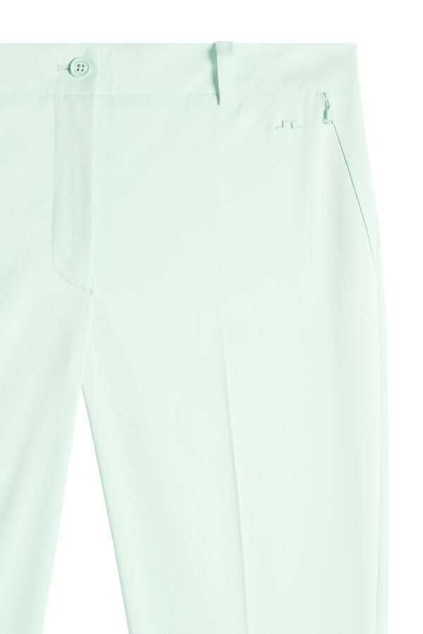 Pia Pant / Bay