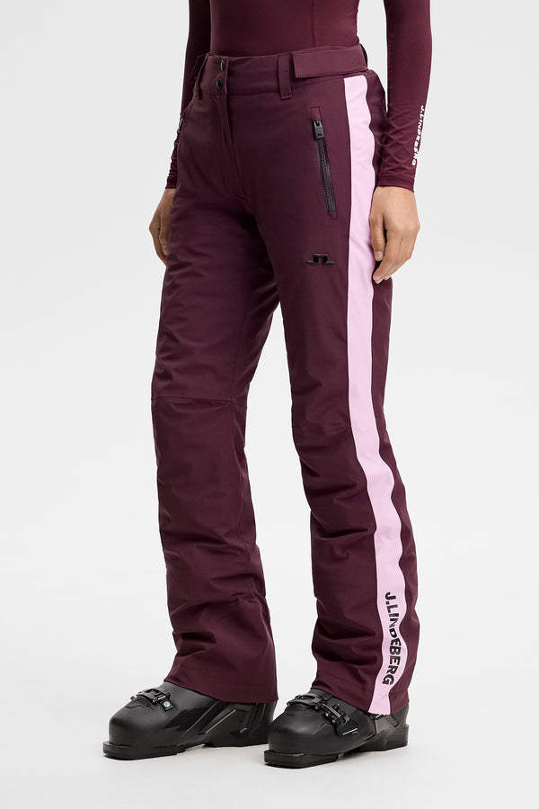 Elara Pant  / Winetasting